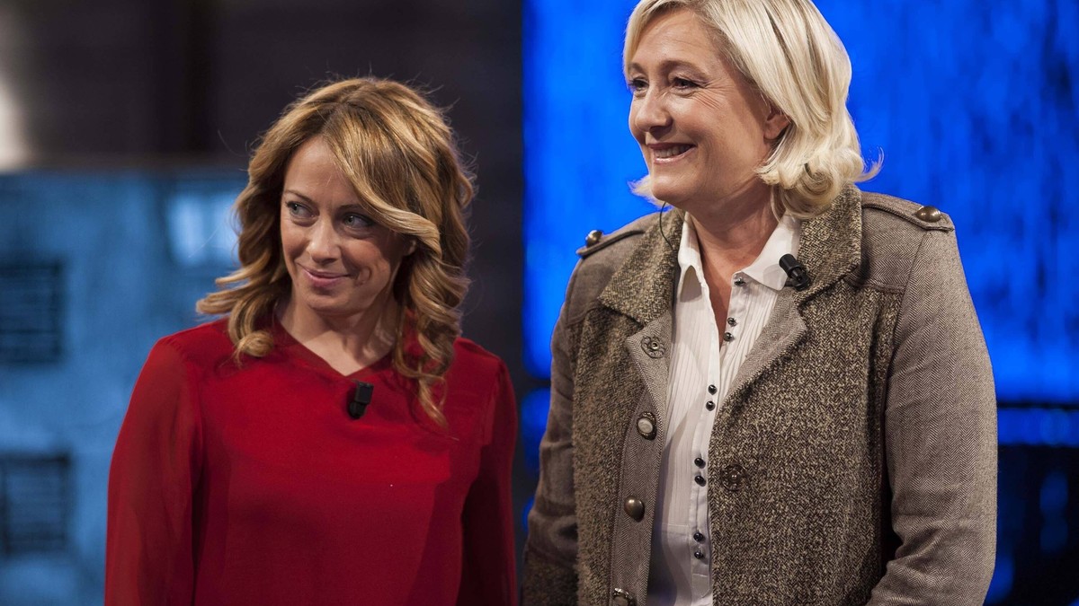 Foto IPP / Paolo Gargini 20/01/2015 Roma Trasmissine televisiva diMartedi Nella foto: Giorgia Meloni e Marine Le pen *** Photo IPP Paolo Gargini 20 01 2015 Rome TV Trasmissine diMartedi In the photo G ...