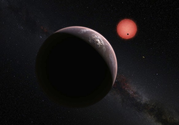 REFILE - CORRECTING DATEThis artist&#039;s impression shows an imagined view of the three planets orbiting an ultracool dwarf star just 40 light-years from Earth that were discovered using a specialis ...
