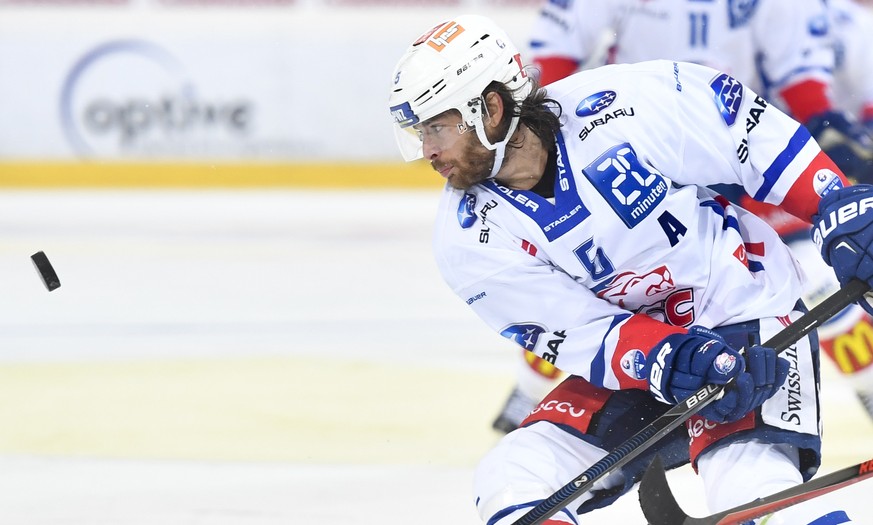 Severin Blindenbacher von Zuerich, beim Eishockey-Qualifikationsspiel der National League A zwischen dem HC Davos und den ZSC Lions, am Samstag, 19. November 2016, in der Vaillant Arena in Davos. (KEY ...