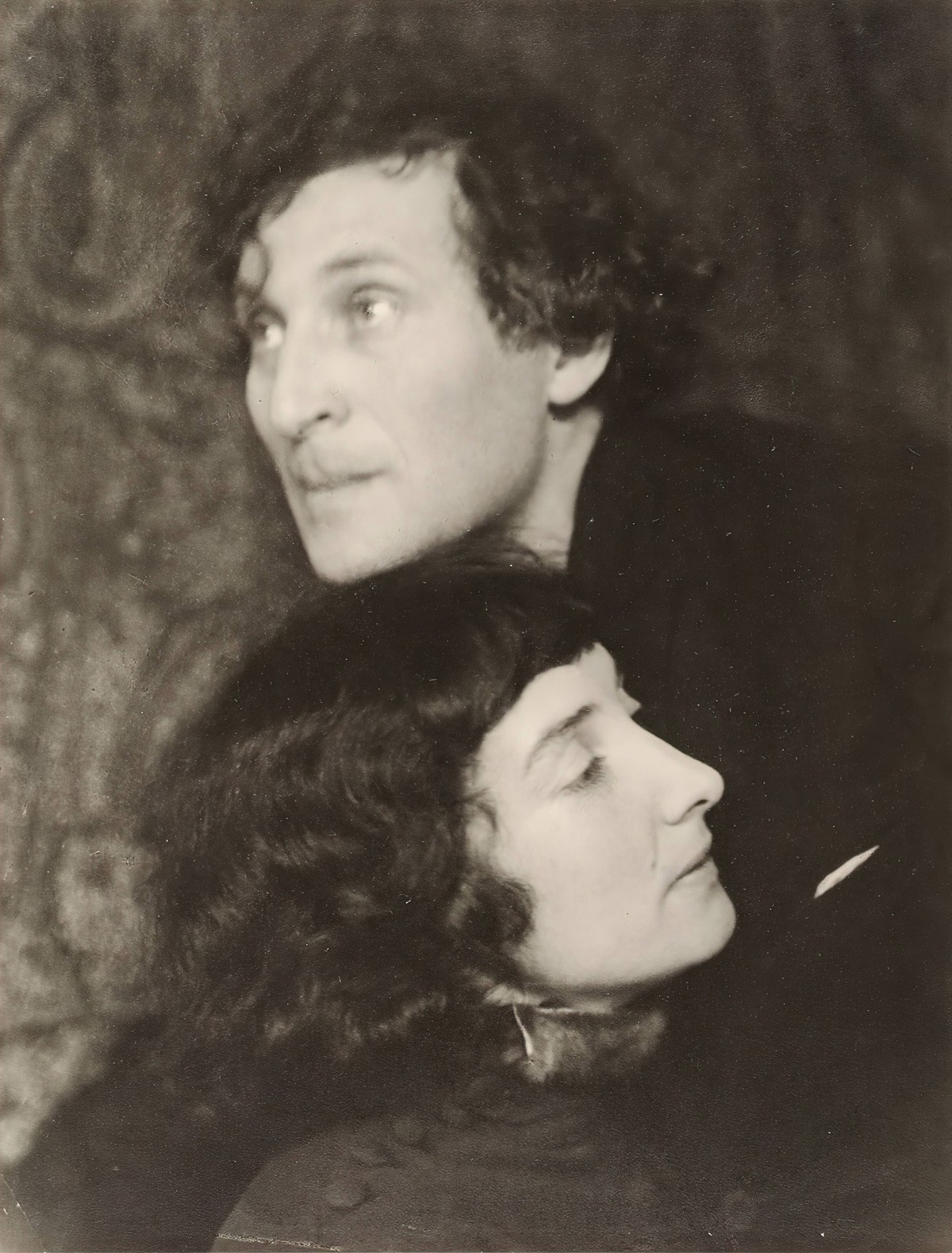 Hugo Erfurth, Marc and Bella Chagall, from the album Ausstellung Hugo Erfurth - Bildnisse aus dem XX. Jahrhundert, Konstanz 1949, silver gelatin paper, black and white positive process, image size: he ...