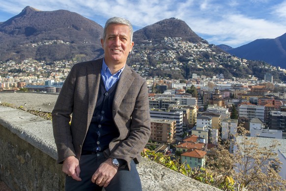 Der Schweizer Nationaltrainer Vladimir Petkovic posiert in Lugano, am 18. Januar 2016. Die Schweizer Fussball Nationalmannschaft wird ein EM-Vorbereitungscamp in Lugano absolvieren. 
(KEYSTONE/Ti-Pre ...