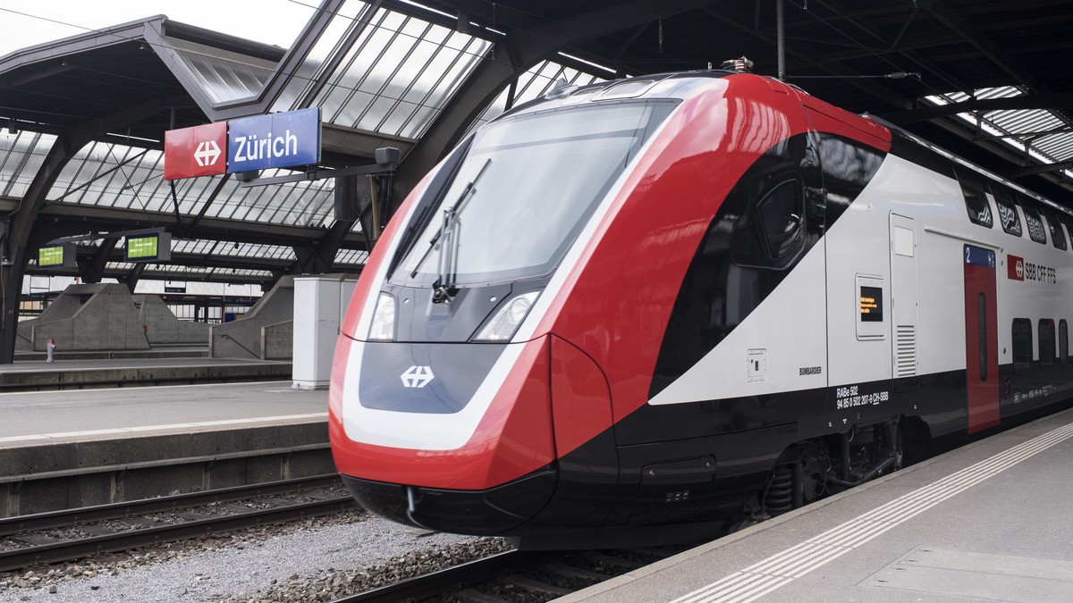 ARCHIVBILD ZUM SBB-FAHRPLANWECHSEL --- Der neue Fernverkehr-Doppelstockzug der SBB "FV-Dosto" auf der Fahrt von Zuerich nach Bern, aufgenommen am Montag, 26. Februar 2018. (KEYSTONE/Ennio Le ...