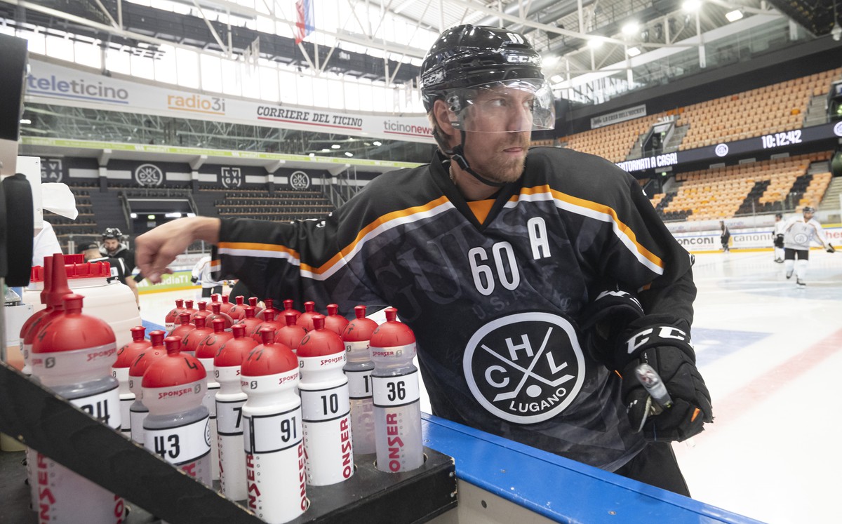 Luganos Spieler Markus Granlund bei der Mannschaftspraesentation und dem ersten offiziellen Eistraining des HC Lugano in der Saison 2023/24, am Samstag, 12. August 2023 in der Corner Arena in Lugano.  ...
