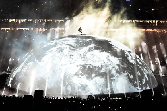 World-famous rap icon Kanye West performs in Istanbul for the first time ISTANBUL, TURKIYE - MAY 30: World-famous rap artist Kanye West performs live on stage for the first time in Istanbul, Turkiye,  ...