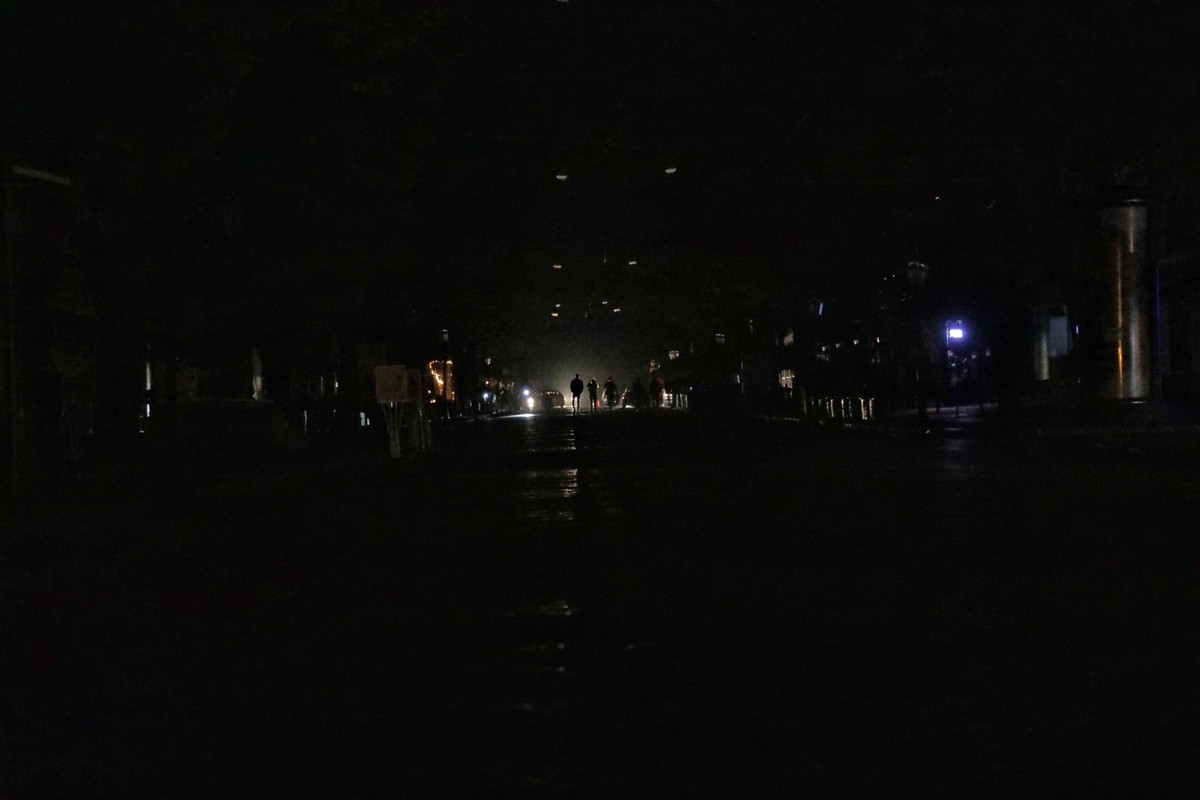 ODESA, UKRAINE - OCTOBER 25, 2022 - Pedestrians light their way with smartphone flashes, Odesa, southern Ukraine. Energy-saving practices and power cuts have been imposed in response to Russias contin ...