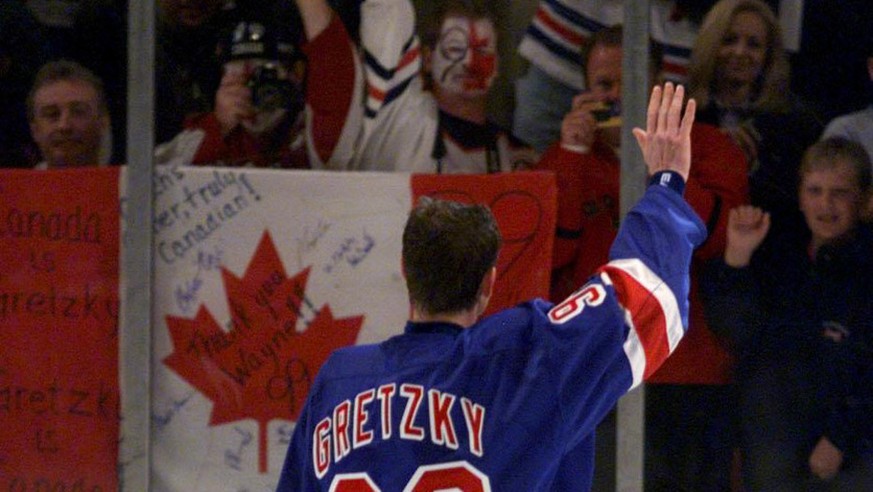 New York Rangers&#039; Wayne Gretzky waves to the crowd following his last game in the NHL Sunday, April 18, 1999, in New York. Gretzky ended his career with an assist, setting up a second-period goal ...
