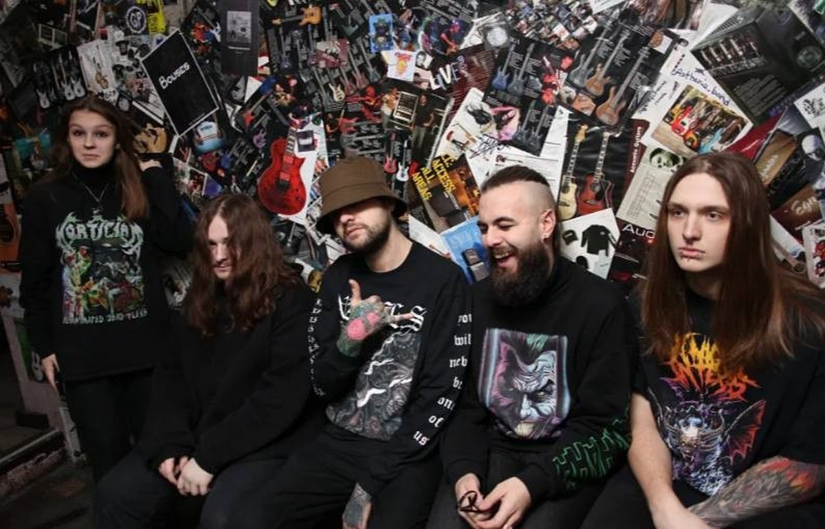 «Wir unterstützen uns gegenseitig mental»: Pasha (zweiter von rechts) mit seinen Bandkollegen von «SHPAK».