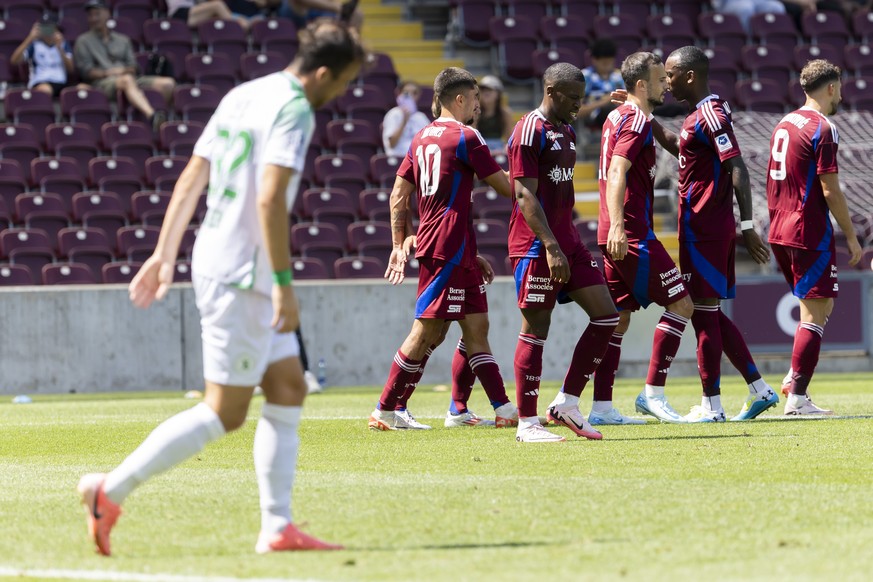 $ervette&#039;s players celebrate a goal after a owner goal of Anthony Sauthier (YS), left, during the Super League soccer match of Swiss Championship between Servette, SFC, and Yverdon, YS, at the St ...