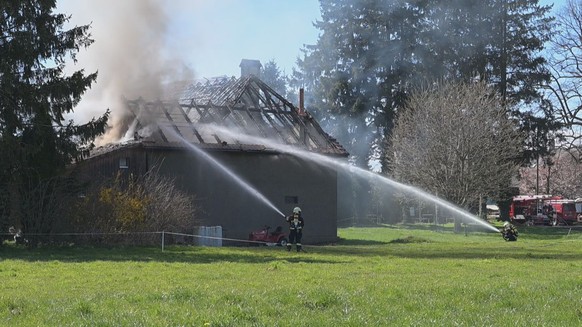Teile des Dachs wurden durch die Flammen zerstört.