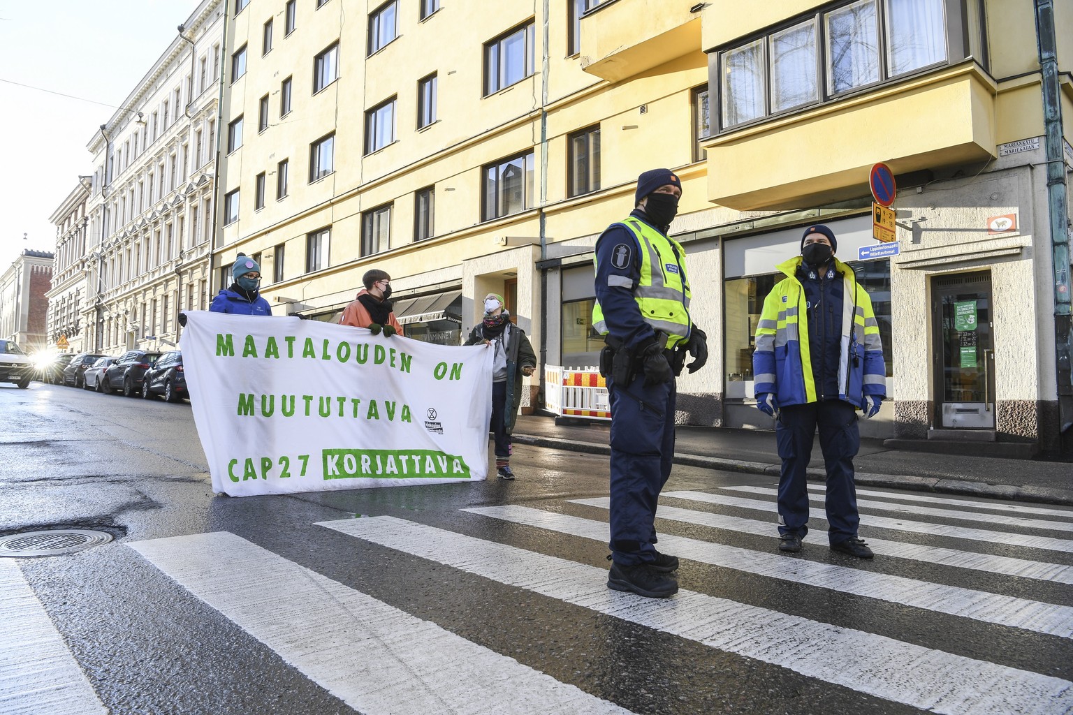 epa08826872 Extinction Rebellion Finland (Elokapina) demonstrate against the Common Agricultural Policy in EU (CAP) and block the traffic in Helsinki, Finland, 18 November 2020. Finnish Elokapina is p ...
