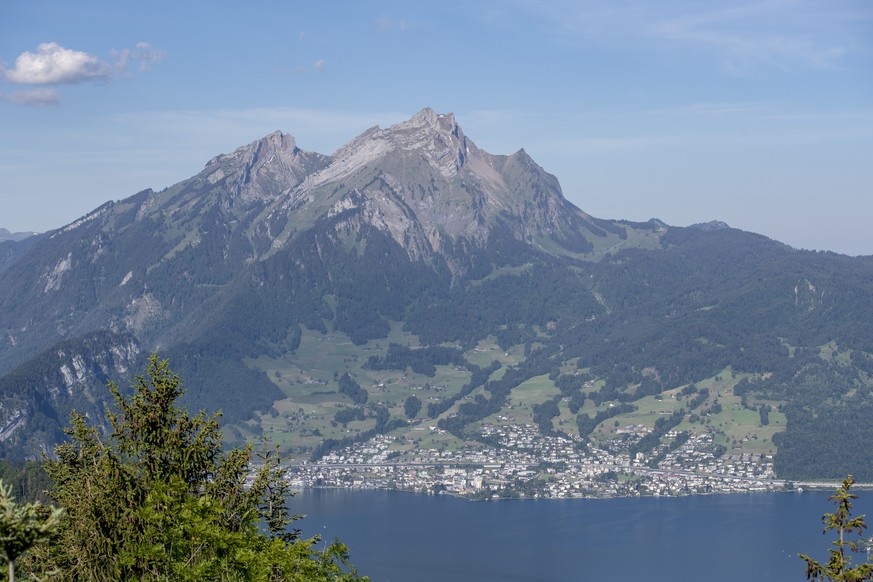 Die Gemeinde Hergiswil im Kanton Nidwalden am Fusse des Pilatus am Mittwoch, 3. Juni 2020. (KEYSTONE/Urs Flueeler).