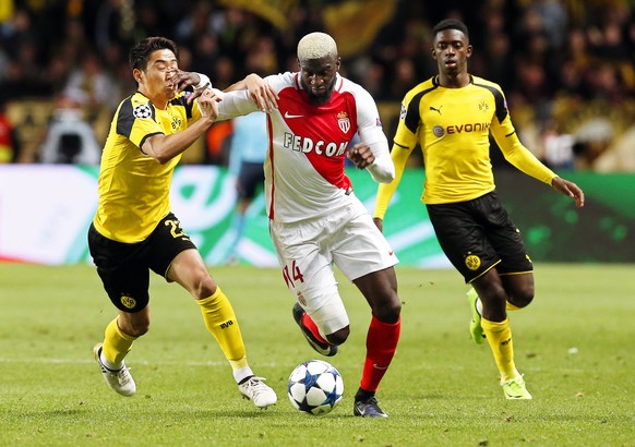 epa05915856 Monaco&#039;s Tiemoue Bakayoko (C) in action against Dortmund players Shinji Kagawa (L) and Ousmane Dembele (R) during the UEFA Champions League quarter final, second leg soccer match betw ...