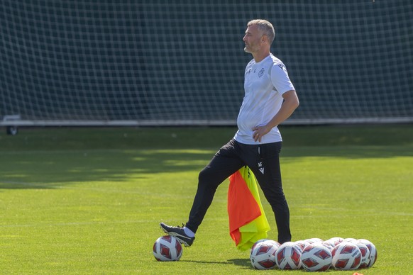 Basels neuer Cheftrainer Alex Frei beim Trainingsauftakt fuer die neue Saison mit der ersten Mannschaft des FC Basel 1893 in Basel, am Montag, 13. Juni 2022. (KEYSTONE/Georgios Kefalas)