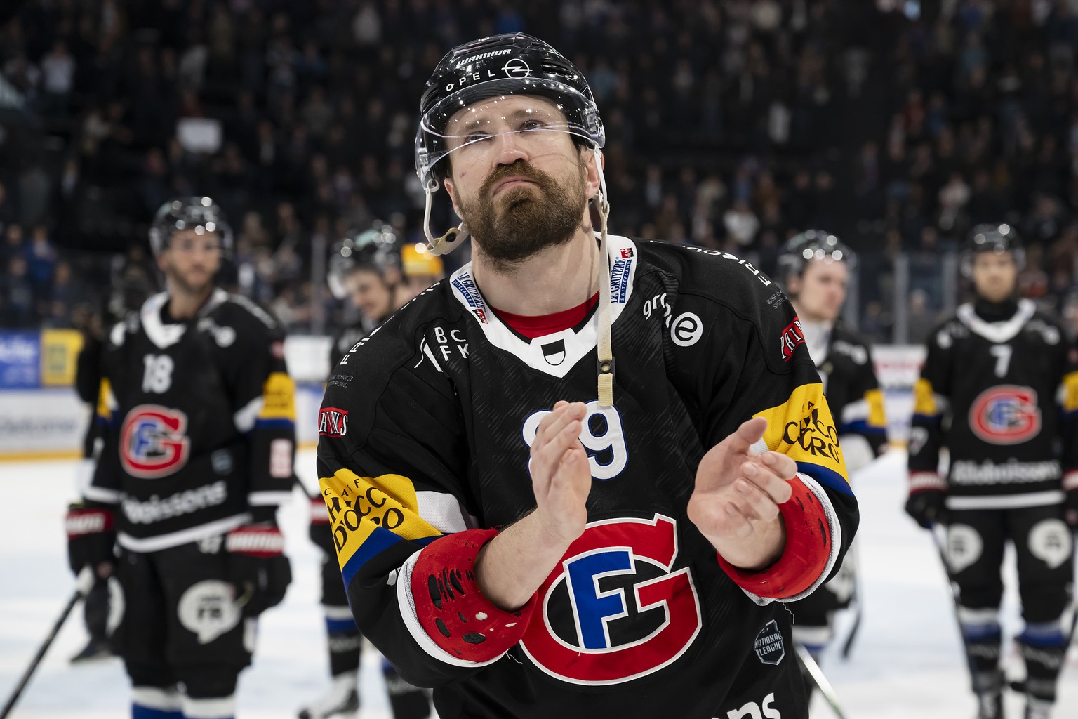 Andrey Bykov (HCFG), reagit lors de son dernier match de sa carriere apres la defaite 2-4 et l&#039;elimination du Fribourg-Gotteron, HCFG, contre Lausanne HC, LHC, lors de l&#039;acte 5 des demi-fina ...