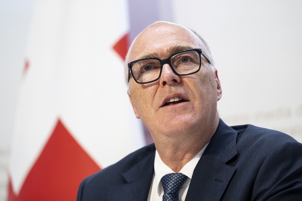 Bundesrat Martin Pfister spricht an einer Medienkonferenz ueber den aktuellen Stand der Verhandlungen und das weitere Vorgehen Air2030, am Mittwoch, 13. August 2025, im Medienzentrum Bundeshaus in Ber ...
