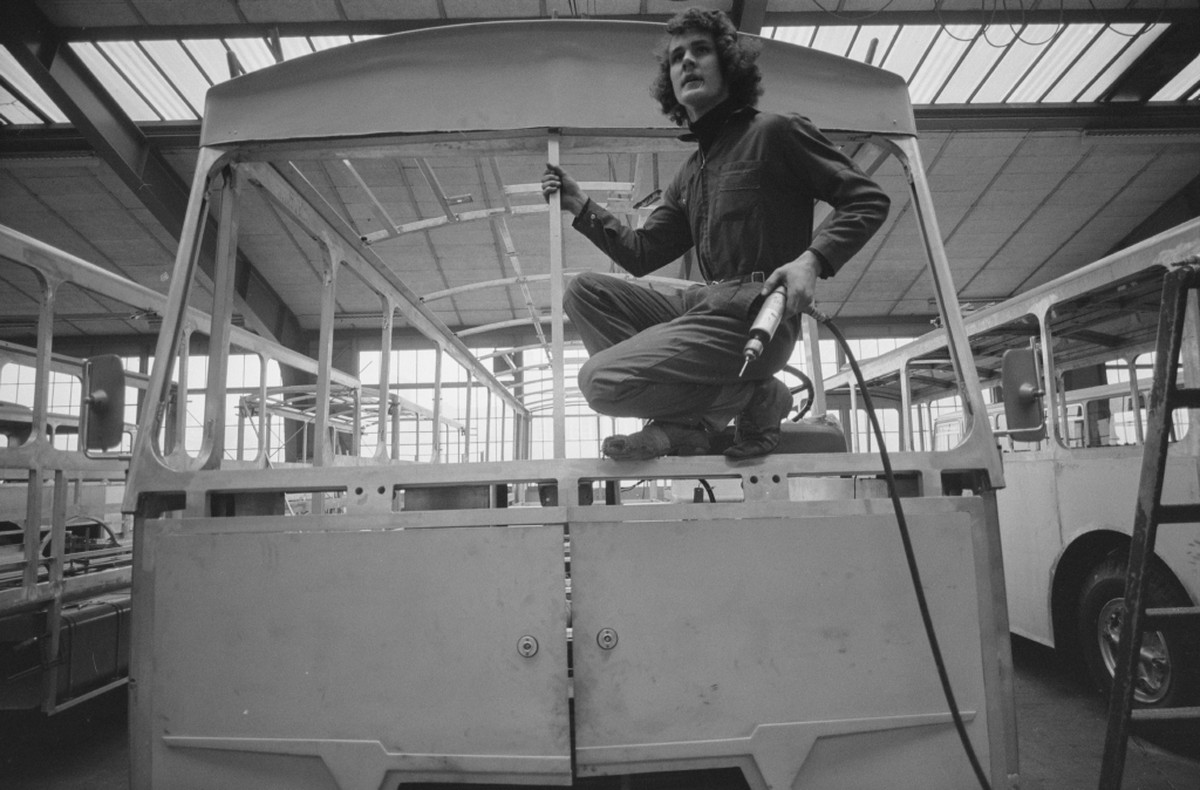 Witschi, Hans 
Titel:
Biel, Spenglerlehrlinge der Firma Ramseier montieren den Gelenktrolleybus 
Beschreibung:

Datierung:
20.12.1973 
Enthalten in:
Spengler, Lehrlinge bei Firma Ramseier, Biel, Gelen ...