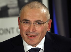 Mikhail Khodorkovsky smiles during his  news conference  in Berlin, Sunday, Dec. 22, 2013. The former oil baron and prominent critic of Russian President Vladimir Putin, Mikhail Khodorkovsky, was reunited with his family in Berlin on Saturday, a day after being released from a decade-long imprisonment in Russia. (AP Photo/Michael Sohn)