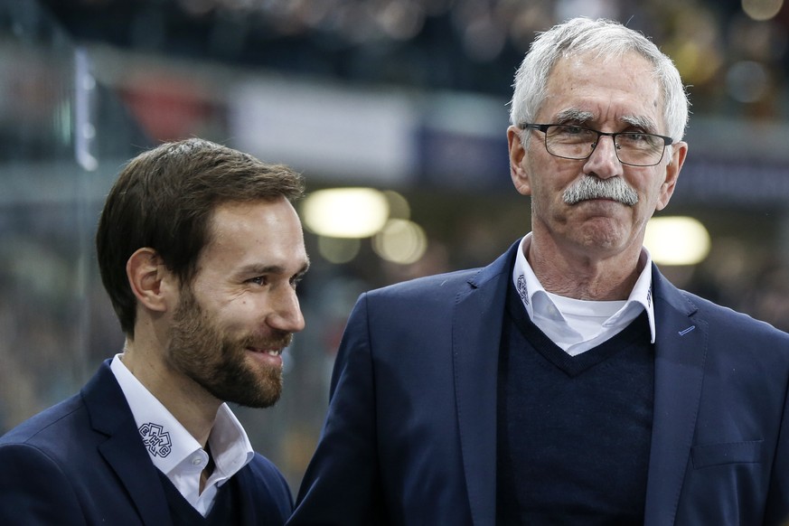 Biels Trainer Mike McNamara, rechts, und Assistenztrainer Thomas Zamboni nach dem Eishockey Meisterschaftsspiel der National League A zwischen dem EHC Biel und dem HC Lugano, am Dienstag, 20. Dezember ...