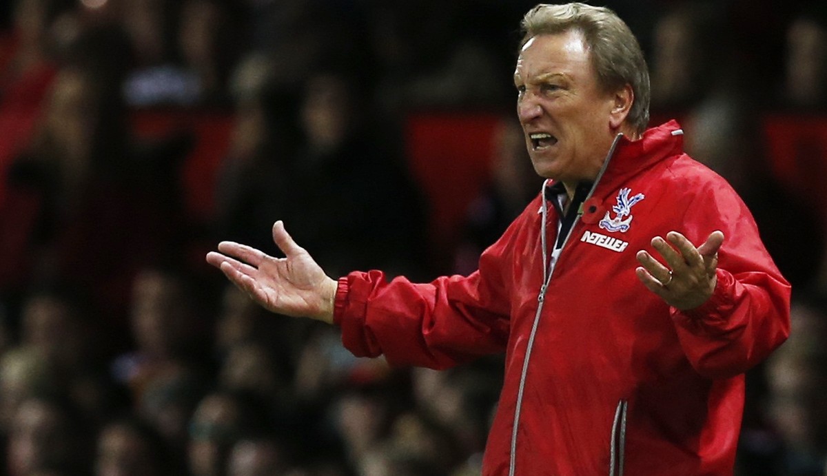Neil Warnock ist der erste Trainer der Premier League, der in dieser Saison fliegt.