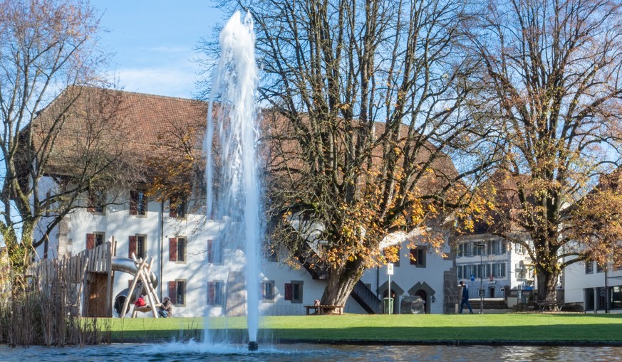 View of the beautiful municipality park of Herzogenbuchsee, Switzerland. xkwx herzogenbuchsee, switzerland, swiss, village, municipality, building, park, outdoor, fountain, water, architecture, public ...