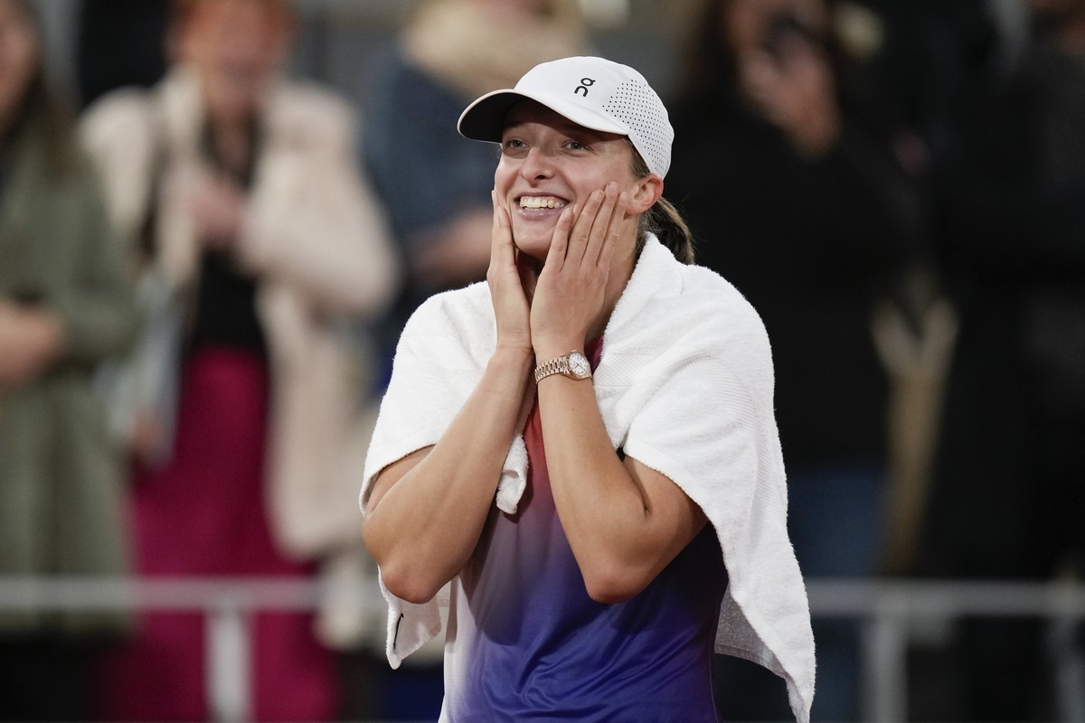 Poland's Iga Swiatek is all smiles as the audience sings Happy Birthday for her after her third round match of the French Open tennis tournament at the Roland Garros stadium in Paris, Friday, May ...