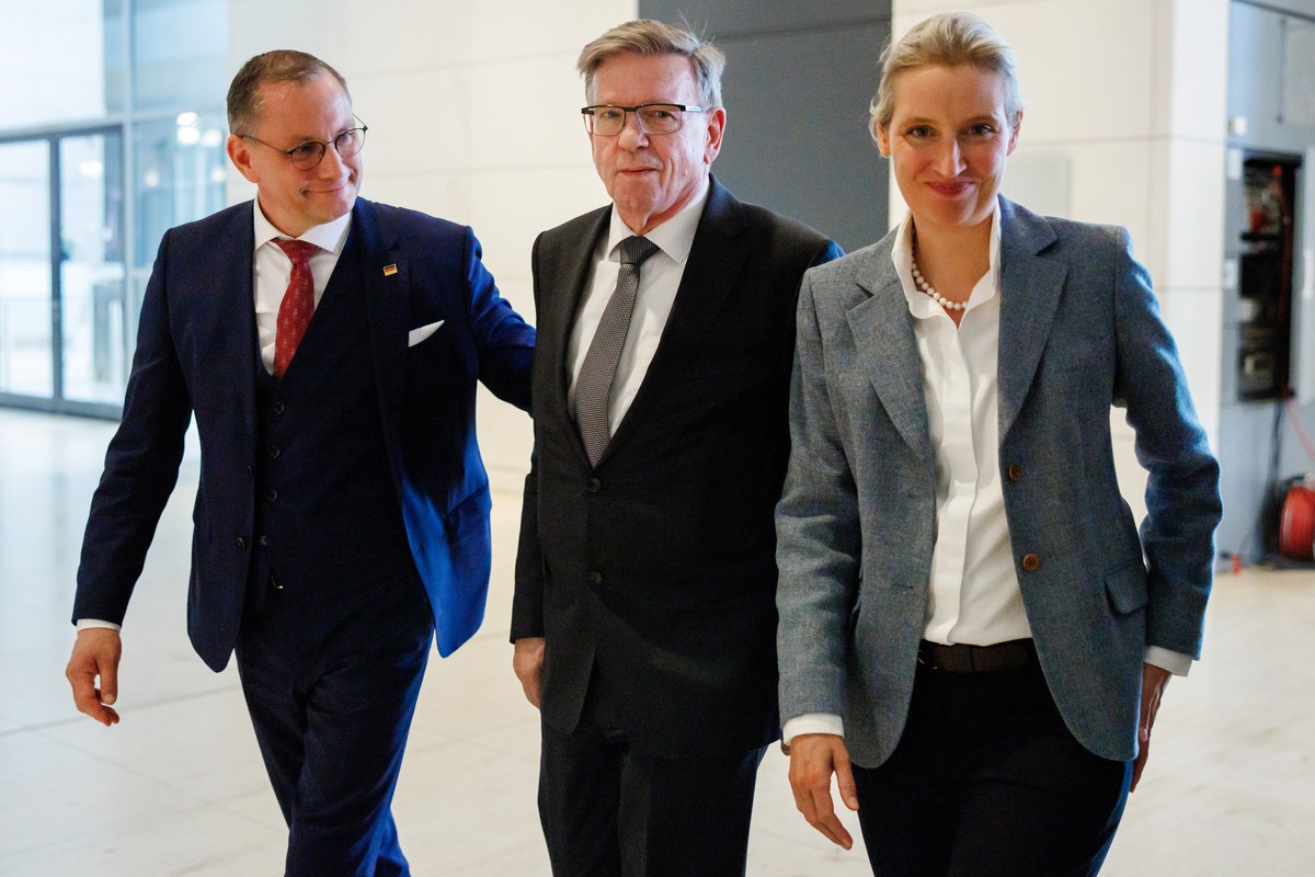 epa11987591 Alternative for Germany (AfD) party and faction co-chairman Tino Chrupalla (L), AfD candidate for the office of German Parliament 'Bundestag' vice-president Gerold Otten and AfD  ...