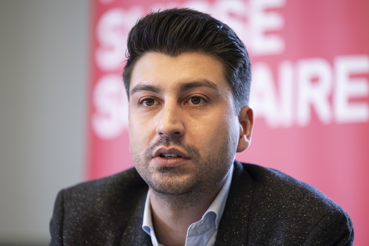Nationalrat Fabian Molina, SP-ZH, spricht waehrend einem Point de Presse der SP Schweiz zum "Milliarden-Finanzdebakel" bei der Armee, am Freitag, 2. Februar 2024 im Bundeshaus in Bern. (KEYS ...