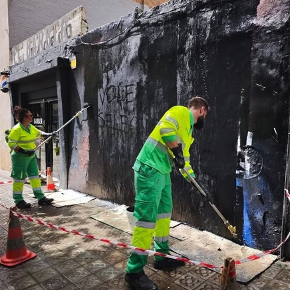 Ferran Torres Mural in Barcelona wird übersprayt mit der Beschimpfung Puta Espanya