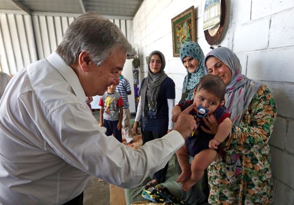 UNO-Flüchtlingshochkommissar Antonio Guterres besucht Flüchtlinge im Libanon.