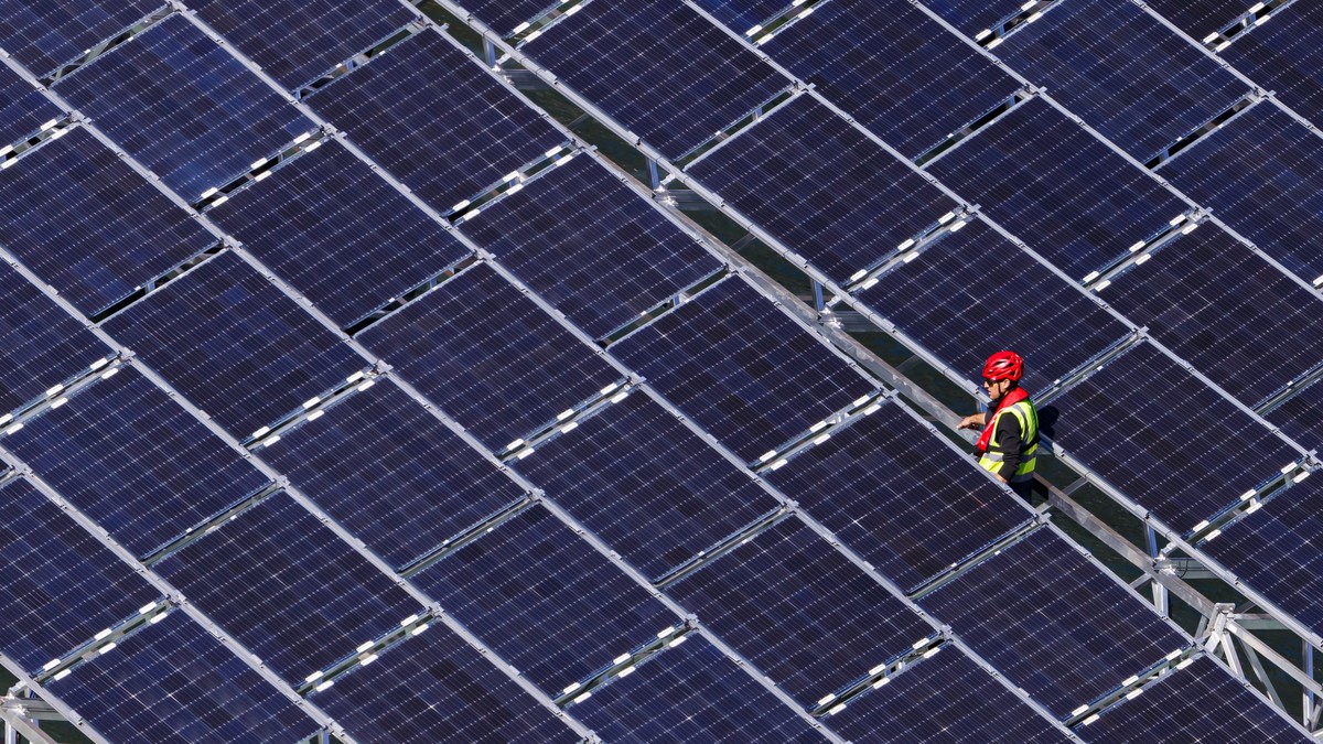 epa07906927 A worker assembles floating barges with solar panels on the Lac des Toules, an alpine reservoir lake, in Bourg-Saint-Pierre, Switzerland, 08 October 2019 (issued 09 October 2019) Upon comp ...