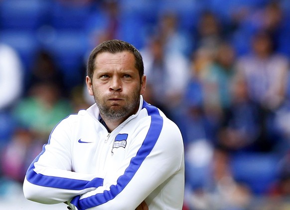 Herta Berlin&#039;s coach Pal Dardai reacts during their German first division Bundesliga soccer match against TSG 1899 Hoffenheim in Sinsheim, Germany, May 23, 2015. REUTERS/Ralph Orlowski DFL RULES  ...