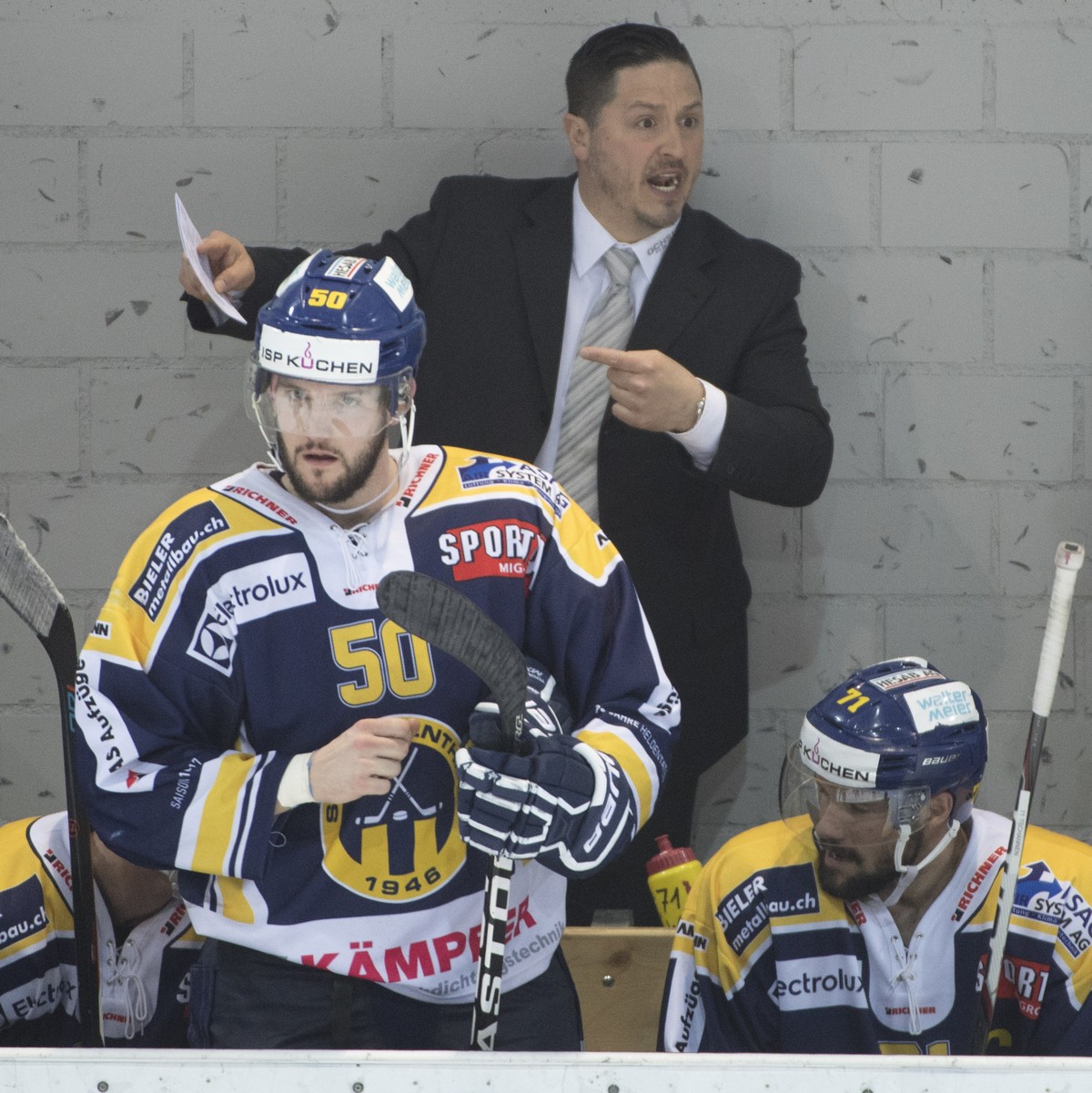 Langenthals Headcoach, Jason O'Leary, im dritten Playoff-Finalspiel der National League B zwischen dem SC Langenthal und dem SC Rapperswil-Jona Lakers, am Sonntag, 26. Maerz 2017, in der Eishalle ...