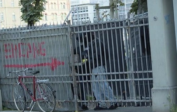 Vermummte besetzen Kasernenwiese.