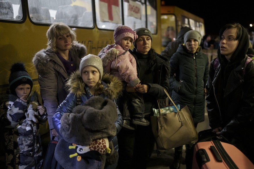 Internally displaced people from Mariupol and nearby towns arrive in Zaporizhzhia, Ukraine, Friday, April 1, 2022. (AP Photo/Felipe Dana)