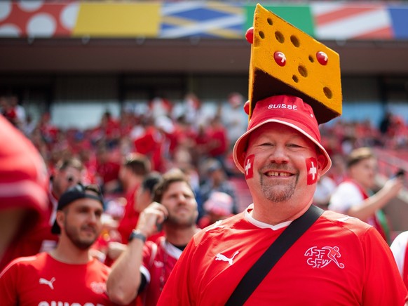 Fans der Schweiz vor dem Spiel, GER, Hungary HUN vs Switzerland SUI, Fussball Europameisterschaft, UEFA EURO, EM, Europameisterschaft,Fussball 2024, Gruppe A, 1. Spieltag, 15.06.2024 GER, Hungary HUN  ...