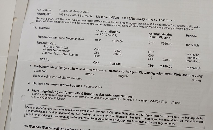 Die Verwaltung dieser Mieterin hat einen missbräuchlichen Mietzins verlangt und mutmasslich auch einen missbräuchlichen befristeten Mietvertrag aufgesetzt. watson hat die Mieterin auf dem Weg begleite ...