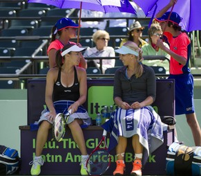Martina Hingis mit Doppelpartnerin Sabine Lisicki.