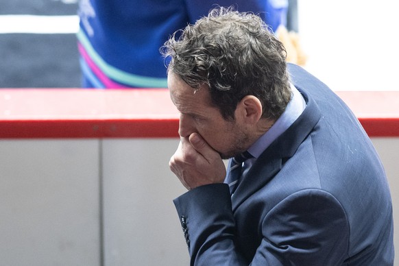 Switzerland&#039;s head coach Patrick Fischer leaves the rink during the Ice Hockey World Championship quarter final match between Switzerland and the United States of America in Helsinki at the Ice H ...