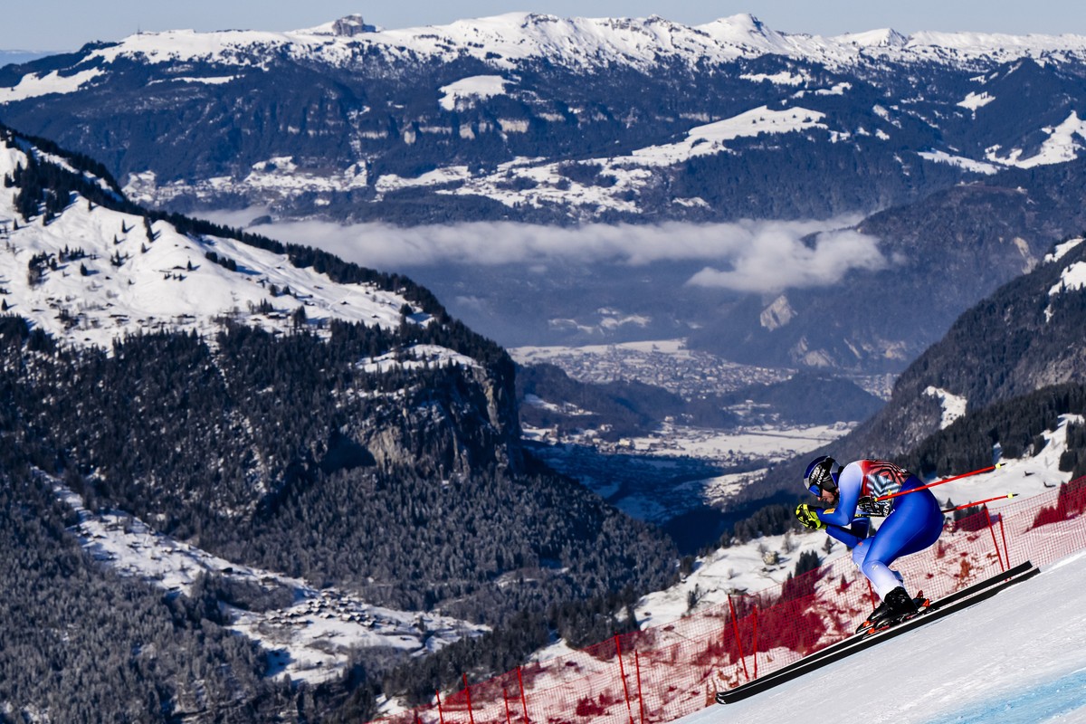 epa11823979 Dominik Paris of Italy in action during the men's Downhill training at the FIS Alpine Skiing World Cup in Wengen, Switzerland, 14 January 2025. EPA/JEAN-CHRISTOPHE BOTT