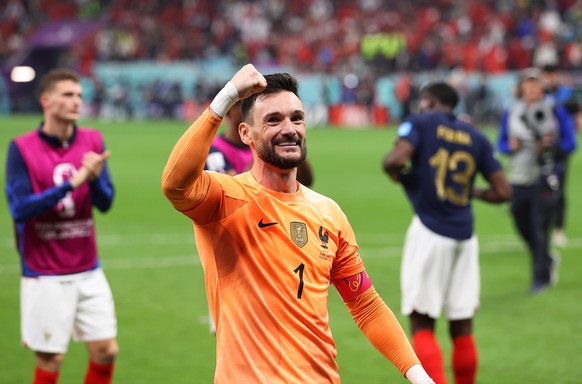 epa10366369 France&#039;s goalkeeper Hugo Lloris (C) and teammates celebrate after winning the FIFA World Cup 2022 semi final between France and Morocco at Al Bayt Stadium in Al Khor, Qatar, 14 Decemb ...