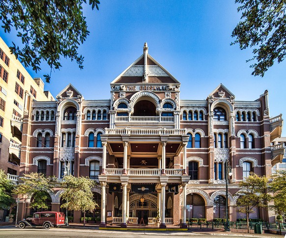 Driskill Hotel in Austin, Texas
https://commons.wikimedia.org/wiki/File:Driskill_Hotel_Exterior.jpg