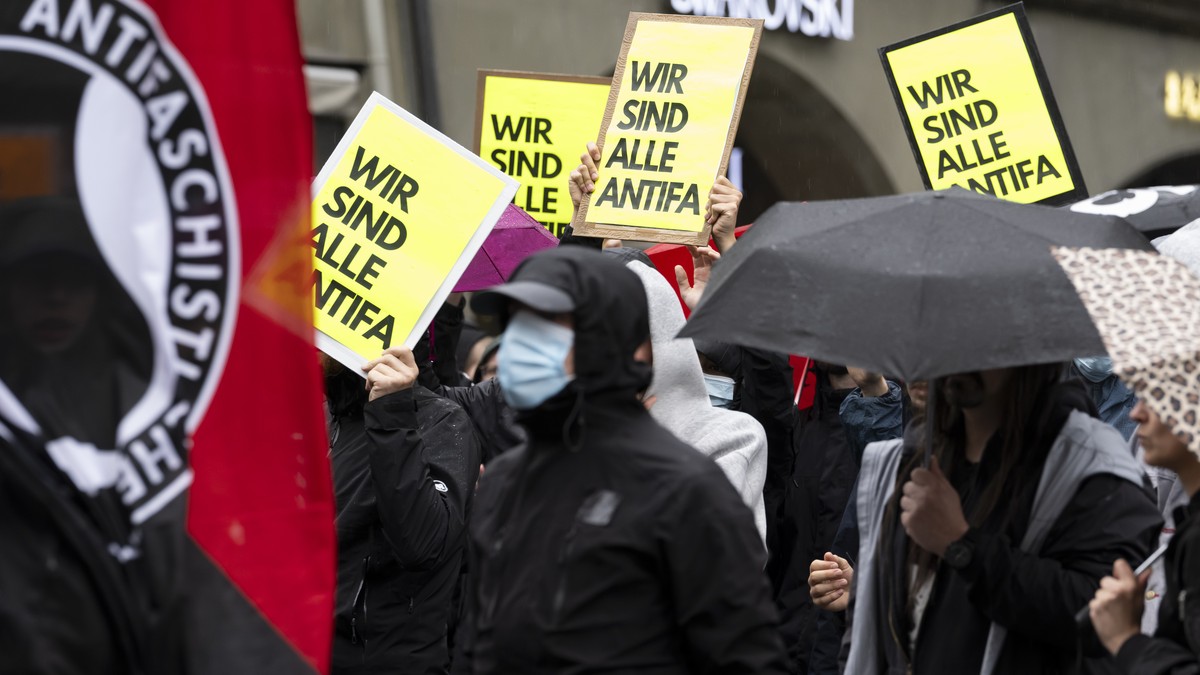 Antifa-demonstriert-in-Bern-gegen-ein-Antifa-Verbot