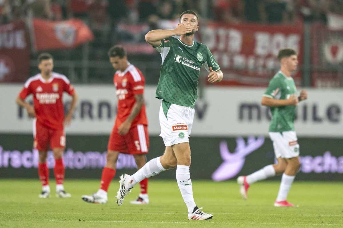 epa13128915 St. Gallen's Tom Gaal celebrates after scoring the 2-1 goal during the UEFA Europa League Qualification soccer match between FC St. Gallen and SL Benfica, in St. Gallen, Switzerland,  ...