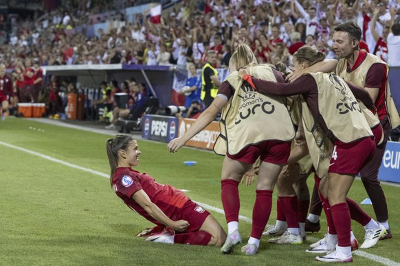&lt;p&gt;Ein ganzes Land jubelt: Polen feiert gegen Dänemark die Tor- und Siegpremiere an einer EM.&lt;/p&gt;