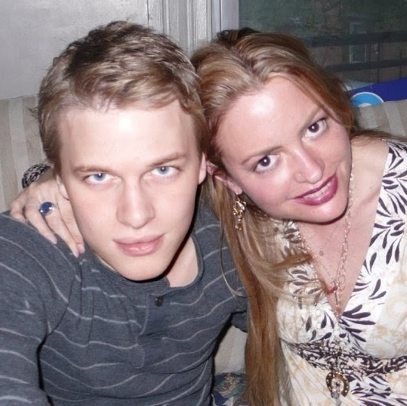 Ronan Farrow, der Freund.