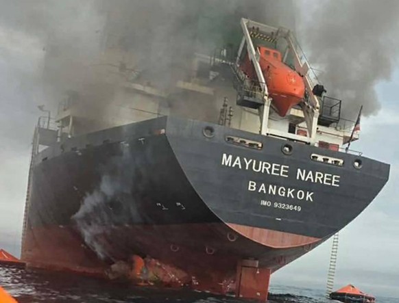 epaselect epa12813296 A handout photo made available by the Royal Thai Navy shows the Thai-flagged cargo ship Mayuree Naree on fire after being hit by Iranian missiles in the Strait of Hormuz, Iran, 1 ...
