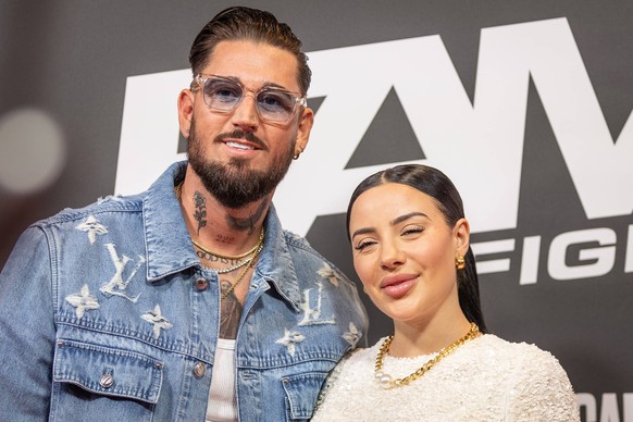 FAME FIGHTING 2024 - Boxevent mit Influencern und Reality-Stars Roter Teppich vor dem Kampfabend: Mike Heiter 32 und Leyla Lahouar 28 - Zahlreiche Reality-Stars und Influencer duellieren sich beim zwe ...