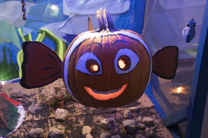 Pumpkin Carving Contest
Requester: Jane Platt
Photographer: Bob PAz
Date:10/30/19
Photolab order: IMCOPS18.10.01.8