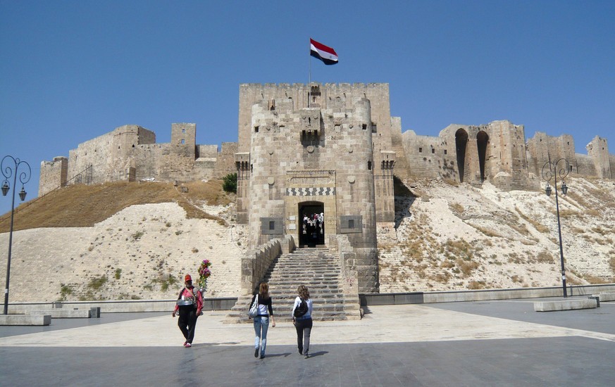A view shows part of Aleppo's historic citadel, Syria, August 9, 2010. REUTERS/Sandra Auger/File Photo SEARCH "ALEPPO HERITAGE" FOR THIS STORY. SEARCH "WIDER IMAGE" FOR ALL ST ...