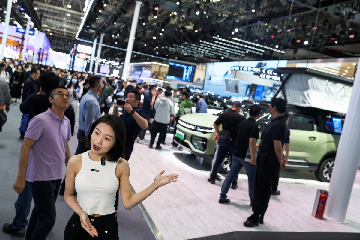 epa11304084 Visitors look at cars displayed at the 2024 Beijing International Automotive Exhibition in Beijing, China, 27 April 2024. The 2024 Beijing International Automotive Exhibition will be held  ...